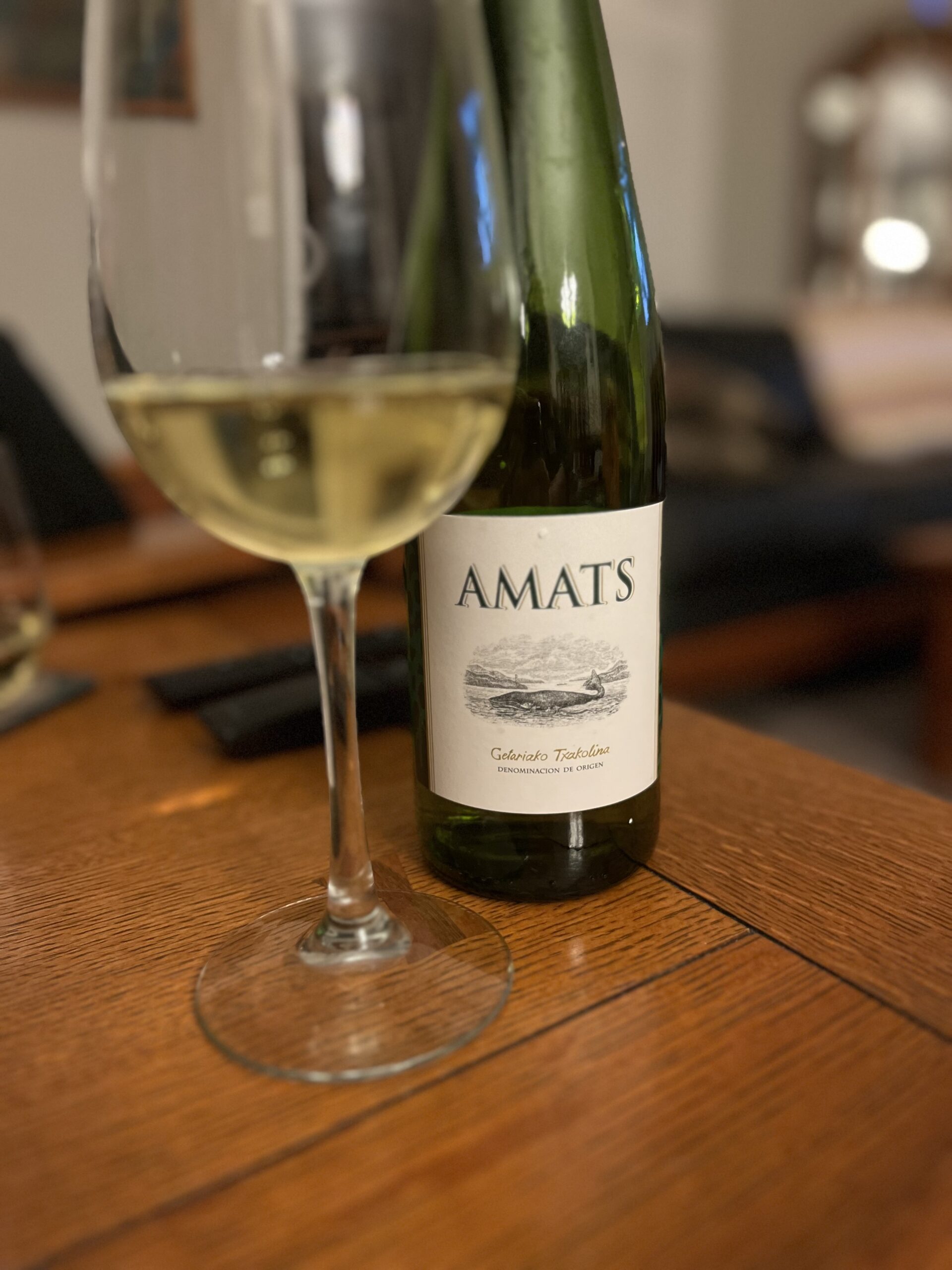 a bottle of Amats Txakolina