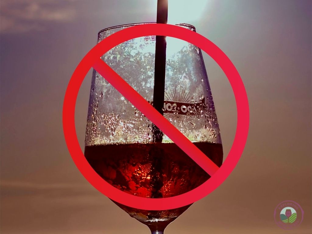 prosecco with an appertivo with a circle and no line through it